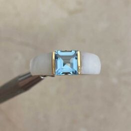 VCA ring with iridescent mother of pearl on each shoulders