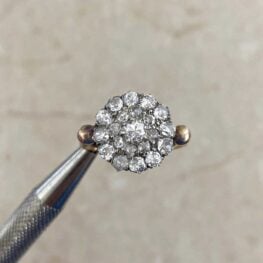 newry ring with a mounting in platinum on 18k yellow gold